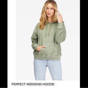 Billabong Sweater - Tags still on. Never worn. Size M.